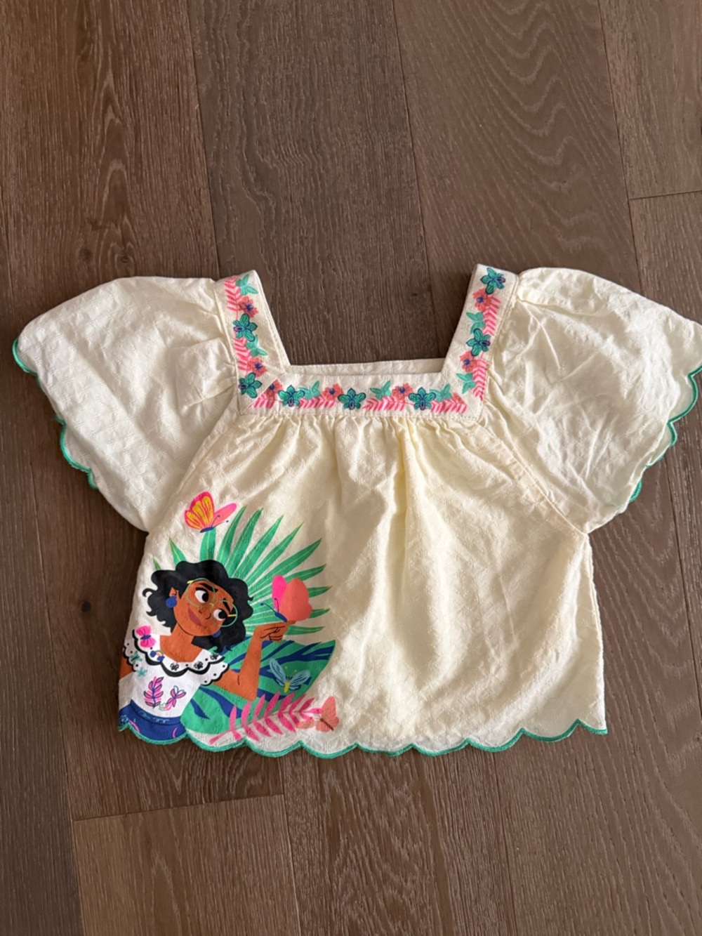 Girls Disney Encanto Mirabel butterfly pheasant top. Size:XS. Gently Used.